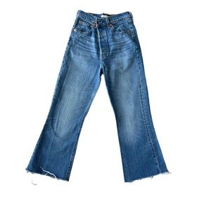 Petite Levi’s ribcage ankle flare cropped blue jean size 25